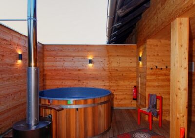 hattsberghuette-terasse-mit-hot-tub